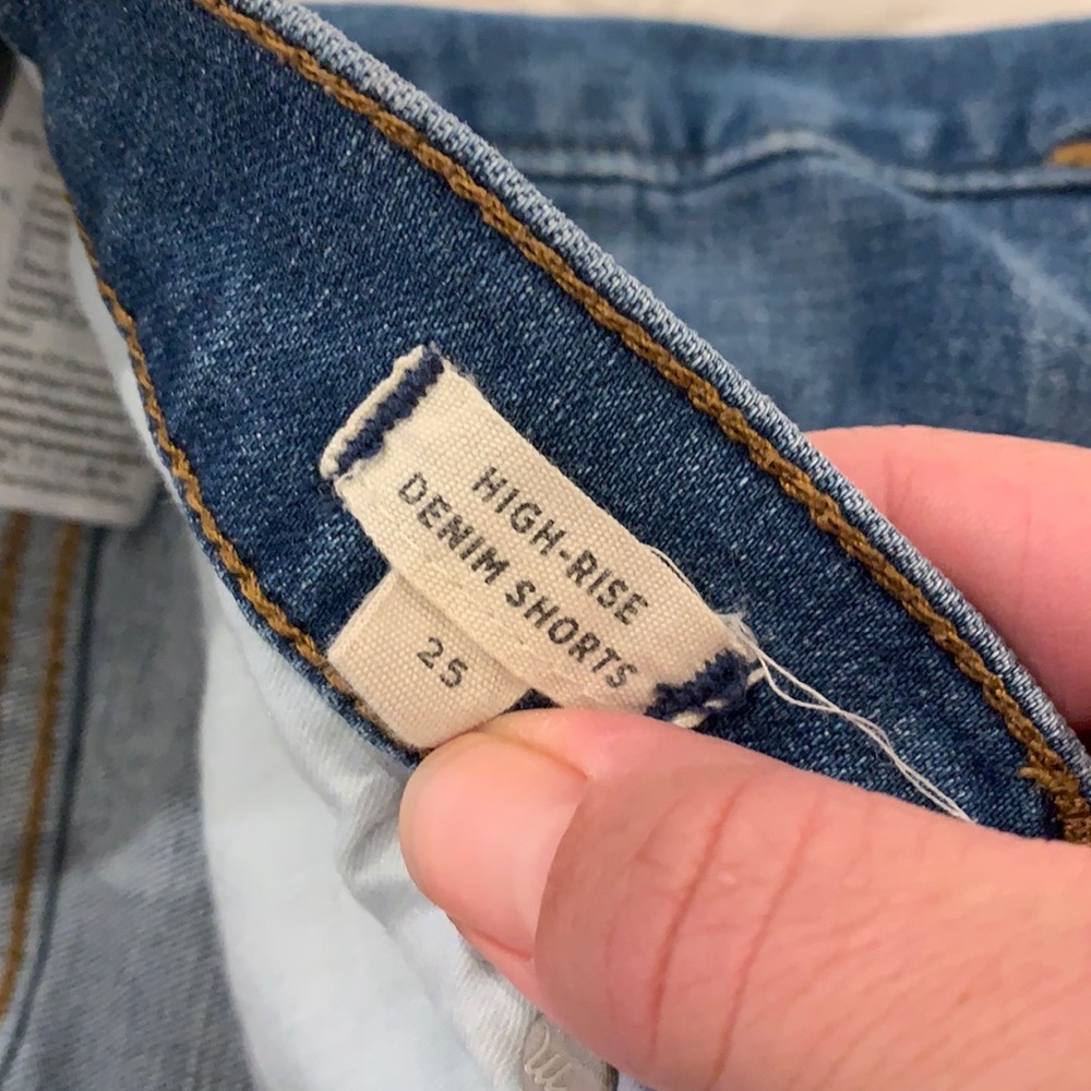 High-waisted Madewell Denim Shorts - Picture 2 of 3